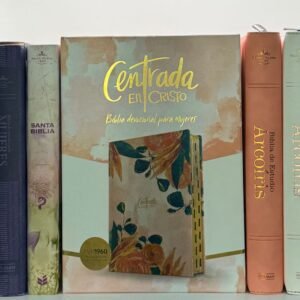 Biblioteca Femenina: Biblia Devocional Centrada en Cristo