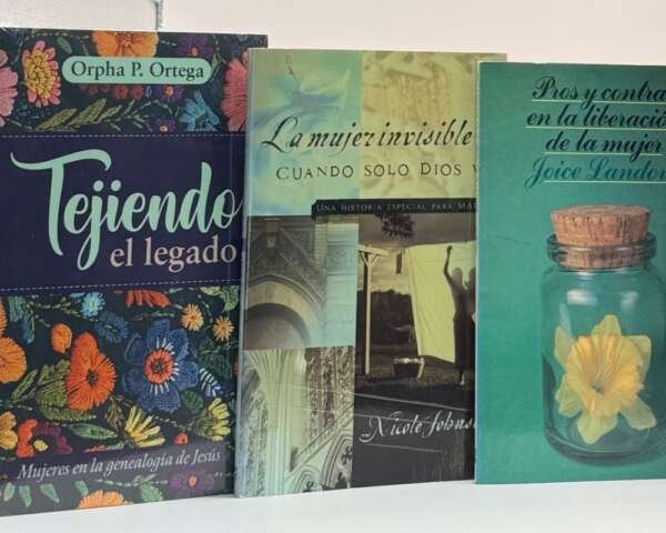 Colección de libros cristianos para mujeres. Encuentra recursos para tu crecimiento espiritual y legado en Librería Bendición para el Mundo. ¡Explora!
