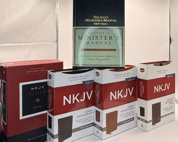 Biblias NKJV y Manual del Ministro
