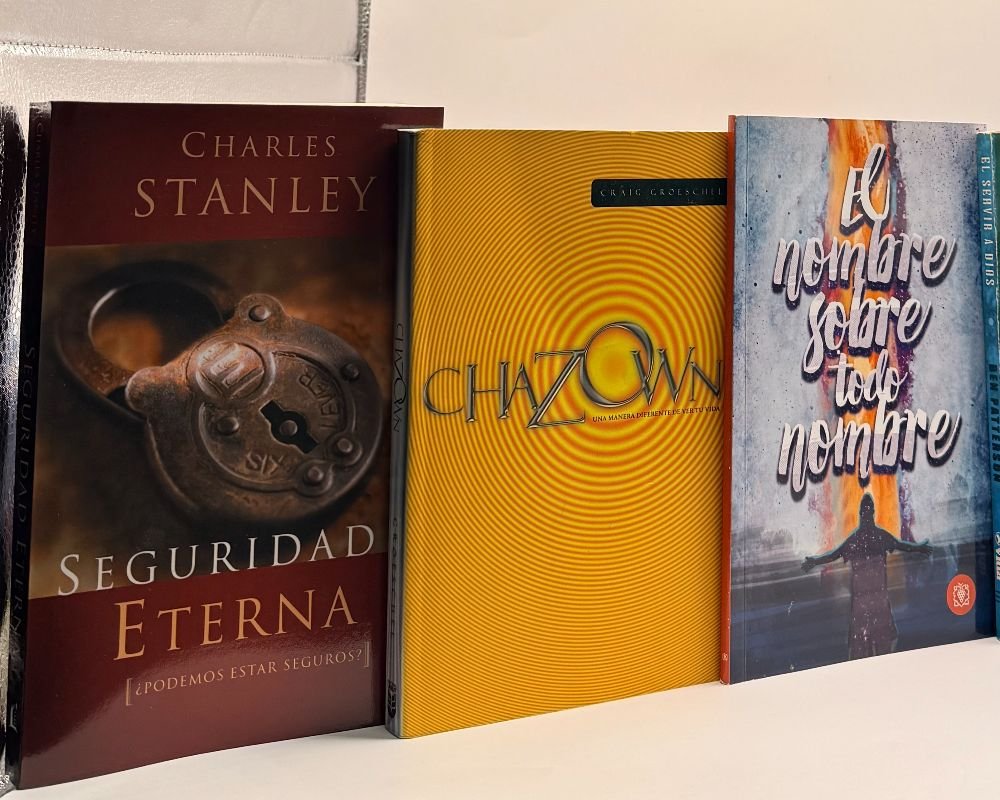 Fortalece tu fe con Charles Stanley y Craig Groeschel. Encuentra estos títulos fundamentales en Librería Bendición para el Mundo.