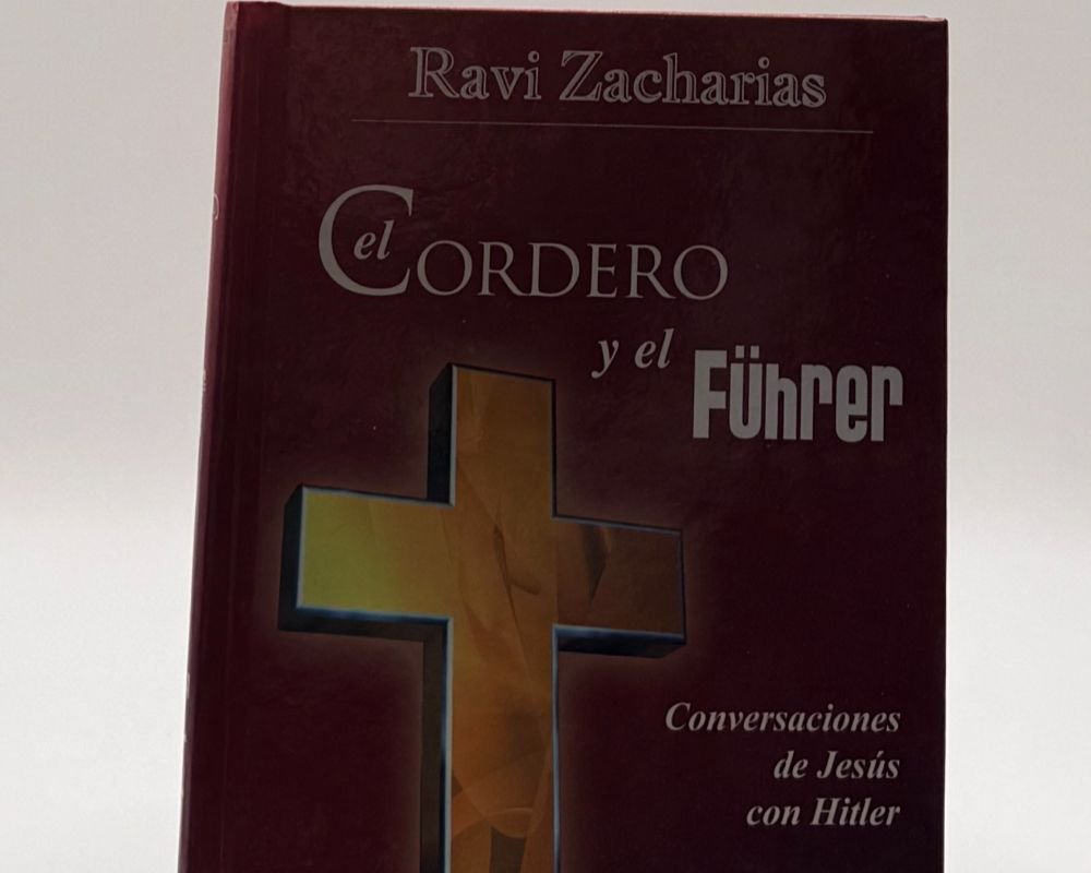 El Cordero y el Führer por Ravi Zacharias. Un análisis apologético profundo sobre el bien y el mal. Compra en Librería Bendición para el Mundo.