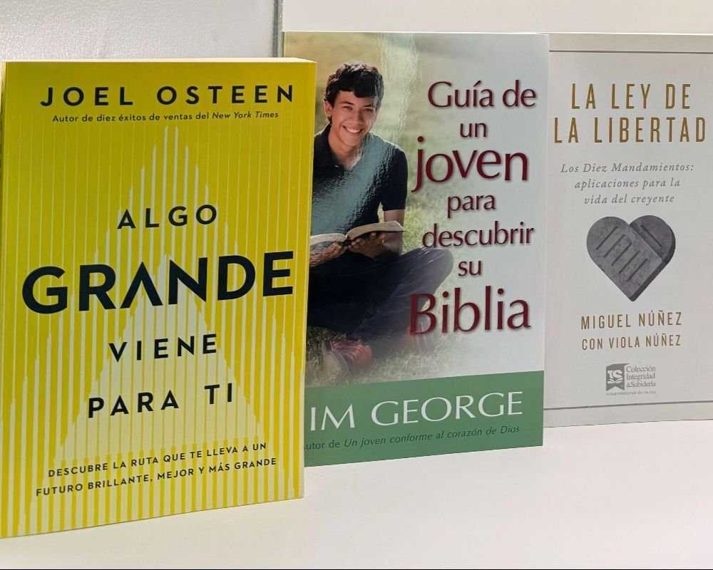 Libros para jóvenes sobre la Biblia y crecimiento personal. Encuentra estas guías en Librería Bendición para el Mundo.