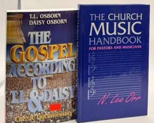 Adquiere el pack de 2 libros cristianos: The Gospel According to T.L. & Daisy Osborn y The Church Music Handbook para pastores y músicos. ¡Cómpralo ya!