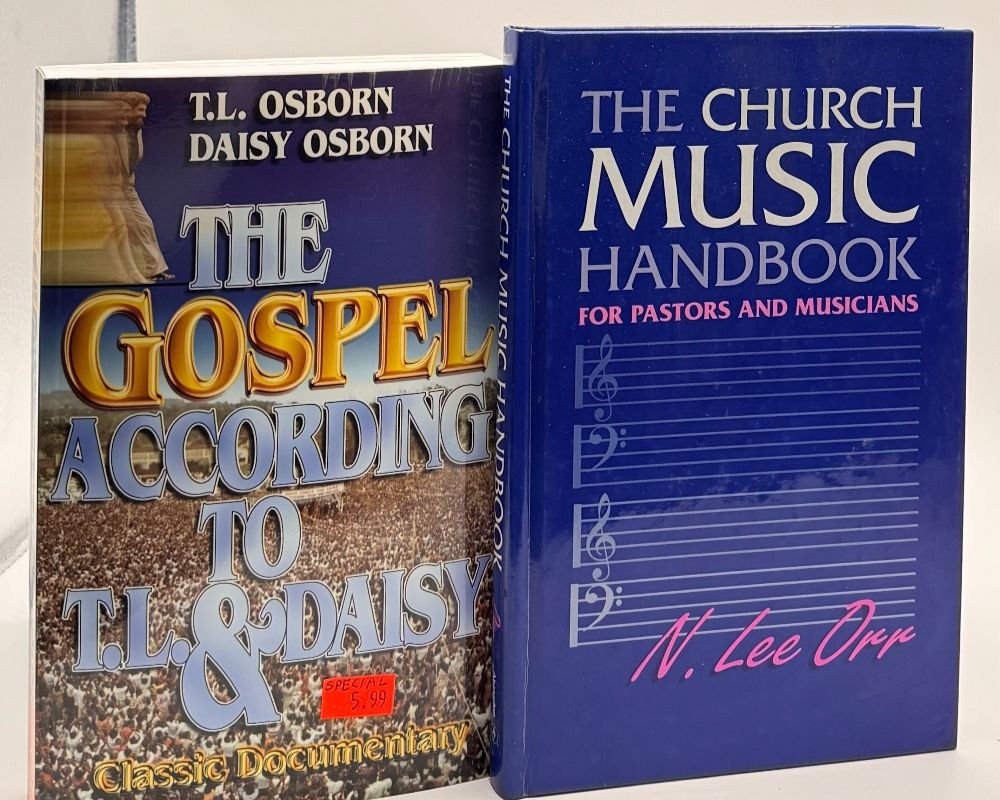 Adquiere el pack de 2 libros cristianos: The Gospel According to T.L. & Daisy Osborn y The Church Music Handbook para pastores y músicos. ¡Cómpralo ya!