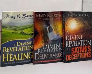 Compra la trilogía de Mary K. Baxter: A Divine Revelation of Healing, Deliverance y Satan's Deceptions. Libros esenciales de guerra espiritual.