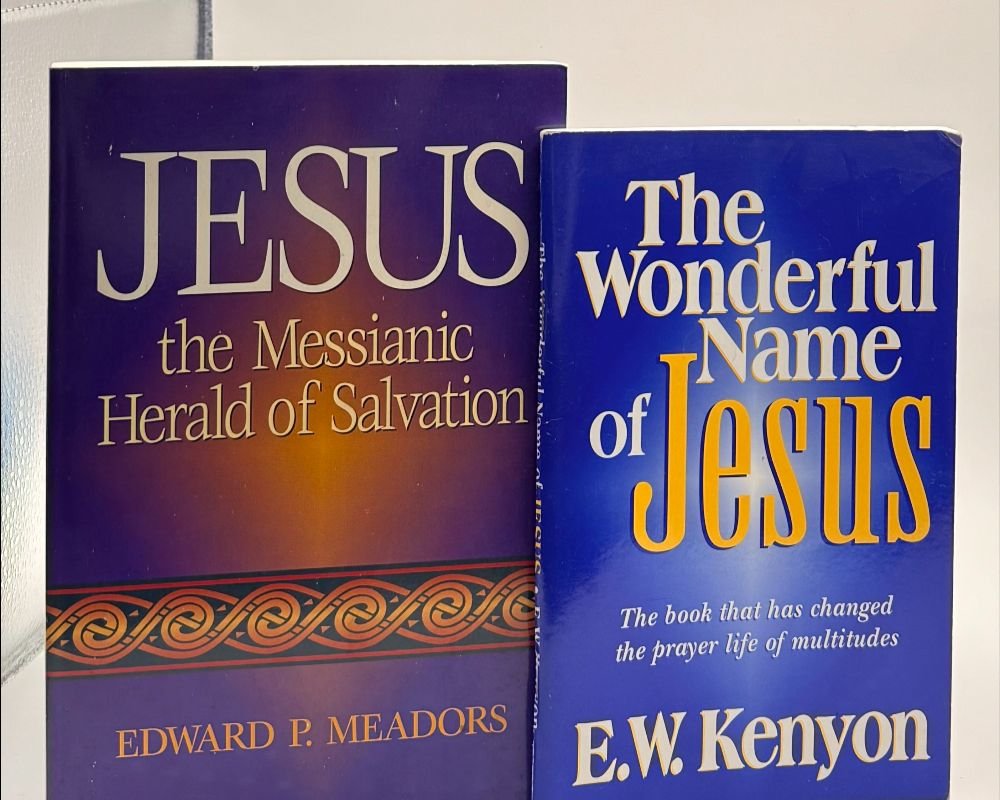 Libros Teológicos: Jesus Herald of Salvation y The Wonderful Name of Jesus