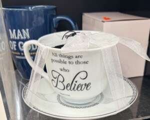 Compra vajilla cristiana para regalo: taza de té con plato y versículo (Marcos 9:23) y taza azul de cerámica Man of God. ¡Hermoso detalle!